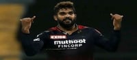 చాహల్ కు షాక్.. పర్పుల్ క్యాప్ రేస్ లో కొత్త బౌలర్?